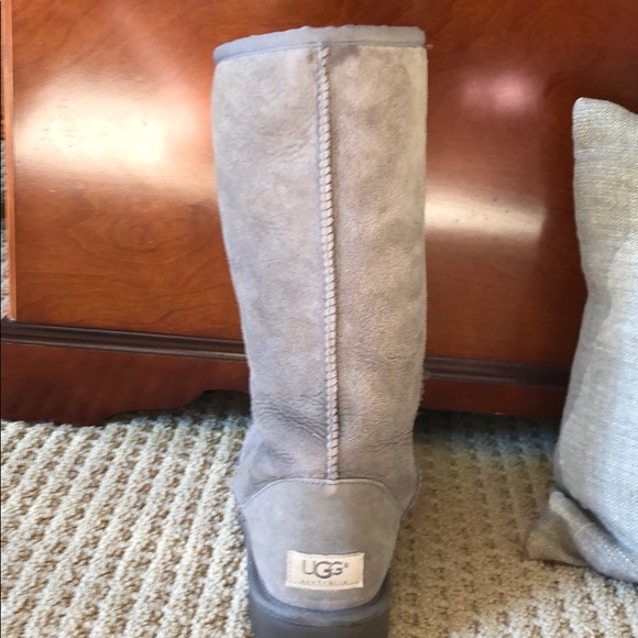 Like new Tall Ugg boots - Picture 3 of 6